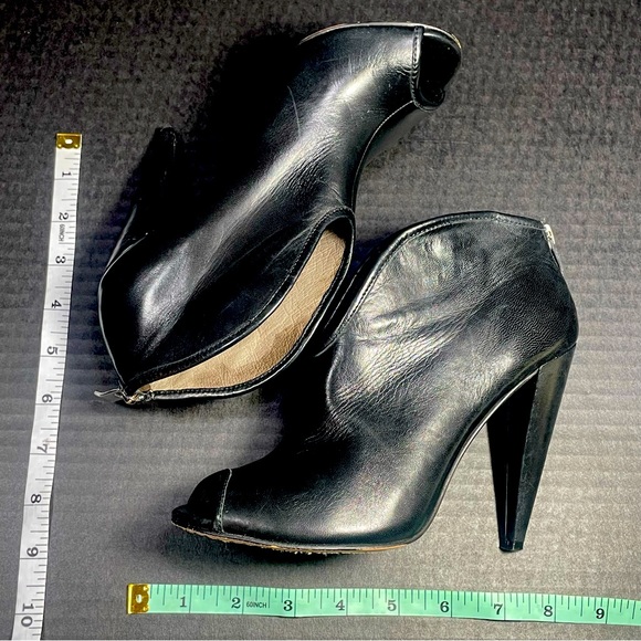 Gorgeous Vince Camuto Butter soft Black Nappa open toe bootie size 5.5M LIKE NEW - Picture 10 of 11